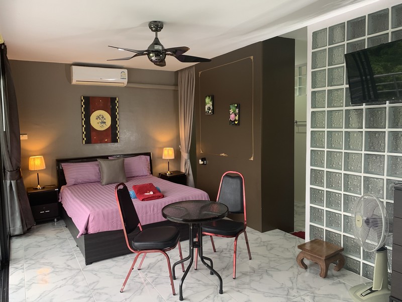 studios apartments ZEN villa Siam, large living room with queen size bed, prices, rentals